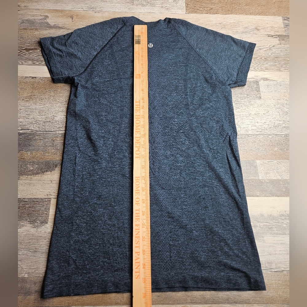 Lululrmon Navy Blue Swiftly Tech Tshirt Women's Size 8 - Picture 7 of 10